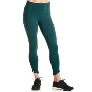 Oiselle Green Activewear Leggings
Aero 3/4 tight